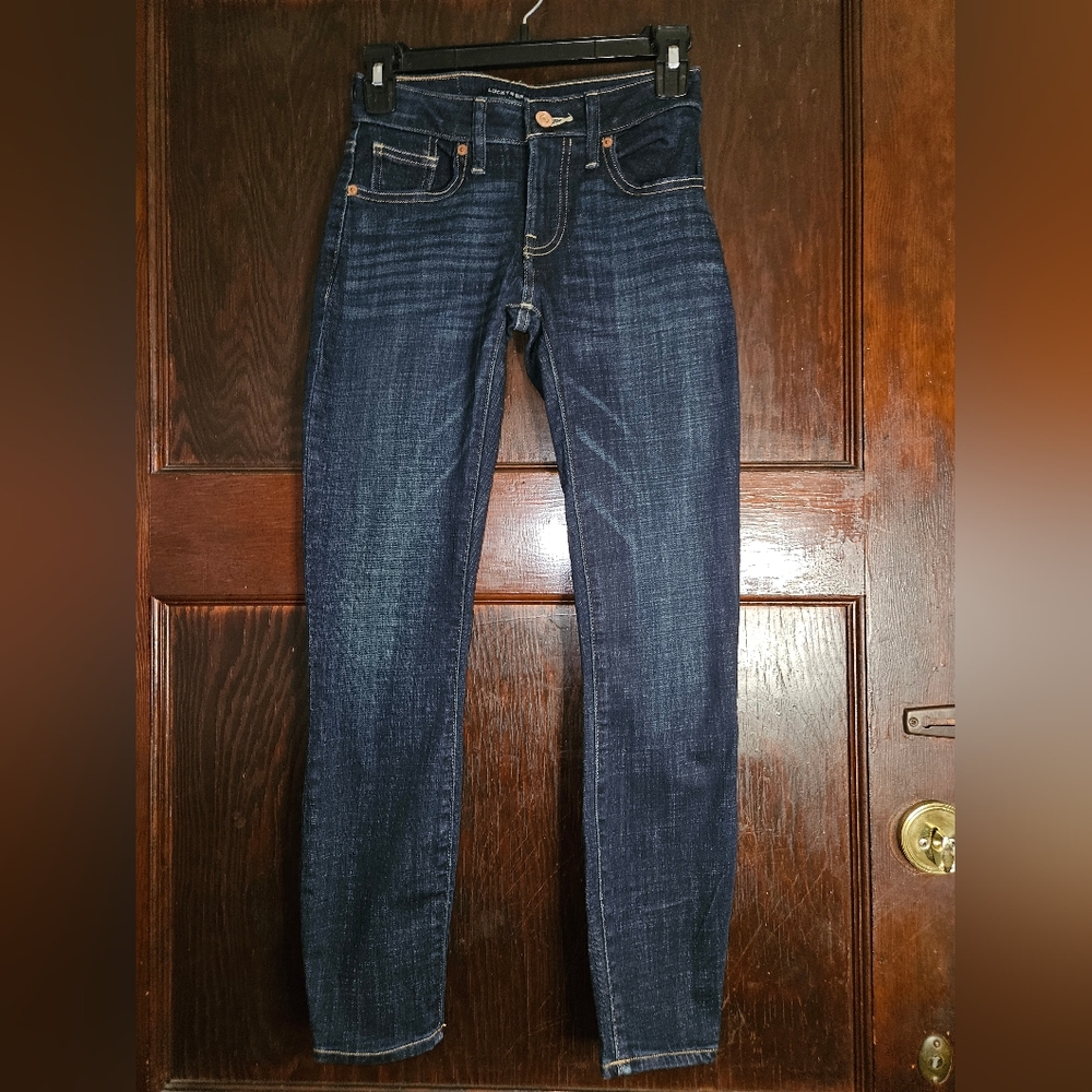 EUC Lucky Brand Dark Wash Skinny Jeans - Size 0 Ankle